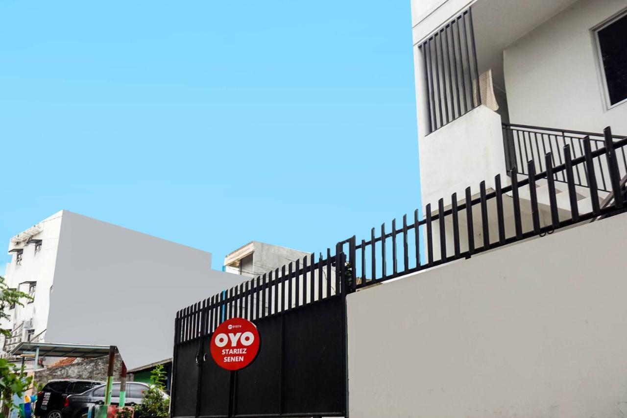 Super Oyo 91074 Stariez Senen Syariah Hotell Jakarta Exteriör bild