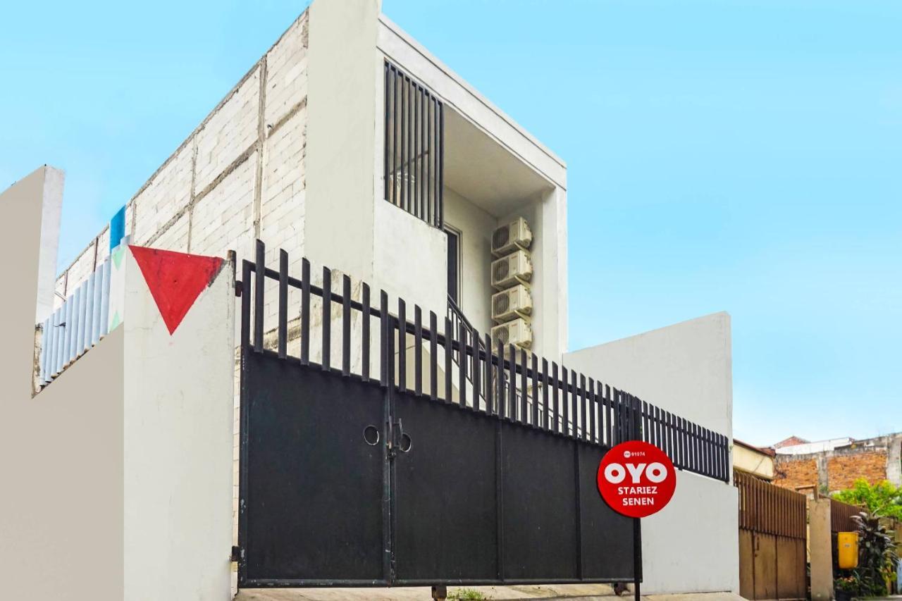 Super Oyo 91074 Stariez Senen Syariah Hotell Jakarta Exteriör bild